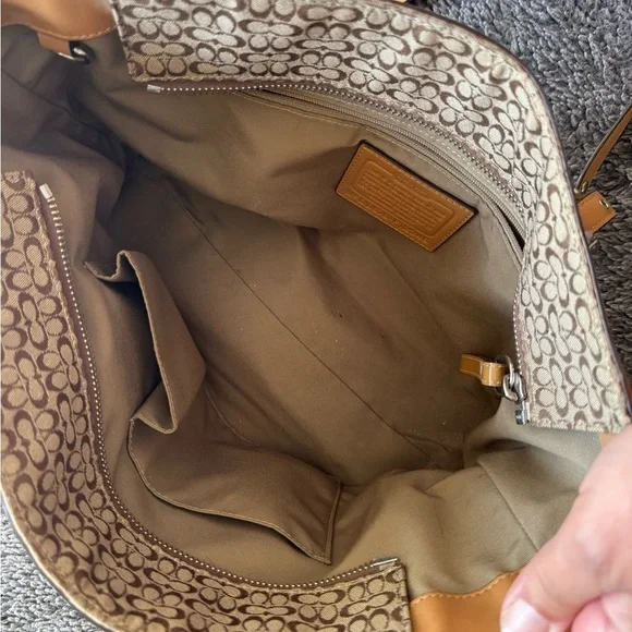 COACH Vintage Hadley Tote - Picture 4 of 16